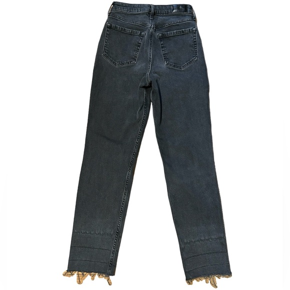 COPY - Hollister Ultra High Rise Mom Jeans - Picture 5 of 11